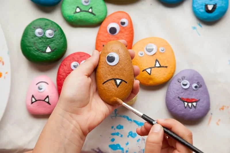 21 Cute Craft Ideas 12 11. DIY Stone Monsters