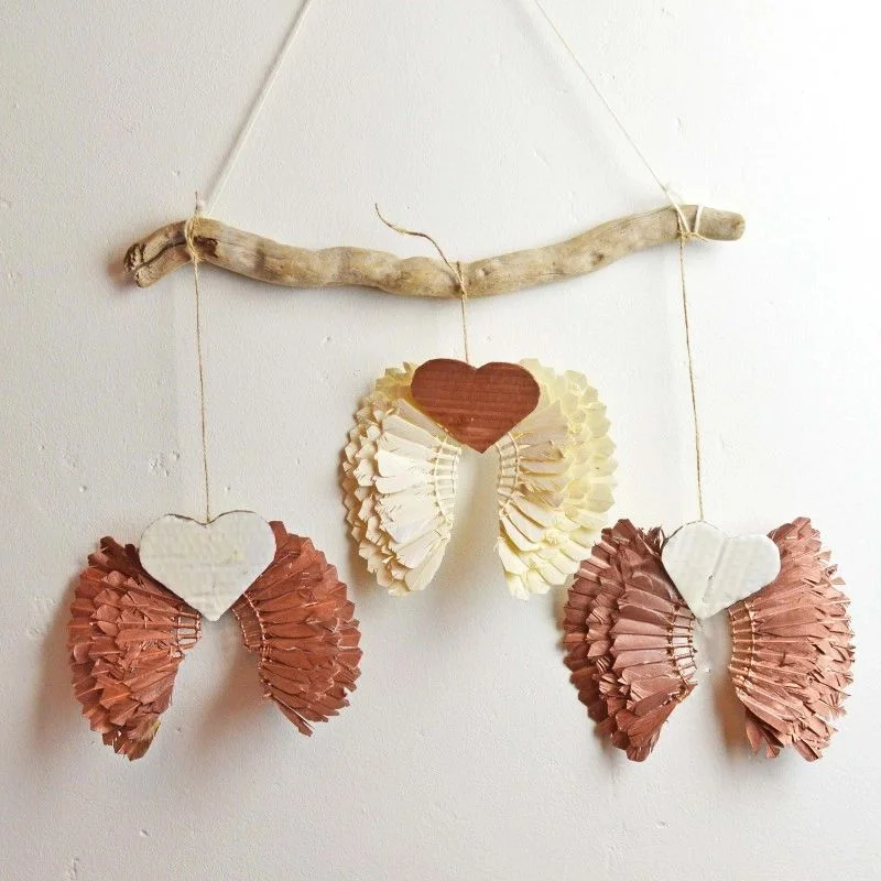 22 Fantastic Feather Crafts 12 11. Shuttlecock Angel
