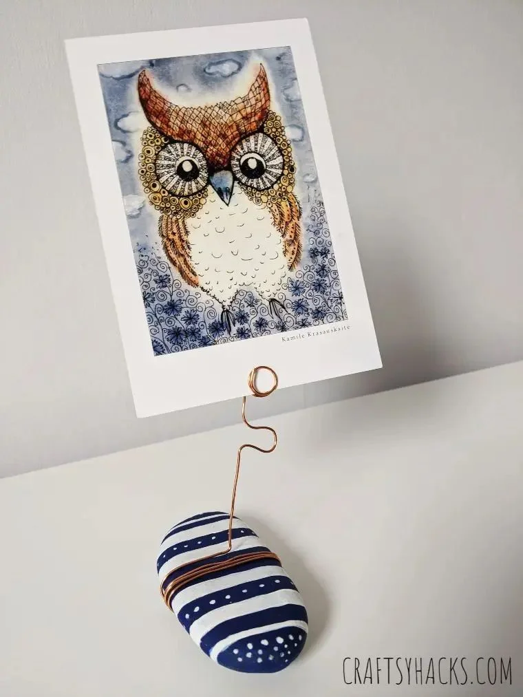21 Cute Craft Ideas 19 18. DIY Rock Photo Holders