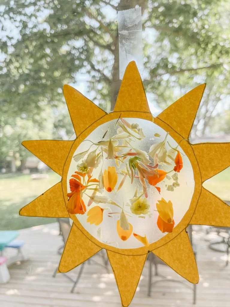 21 Cute Craft Ideas 20 19. Suncatcher Craft