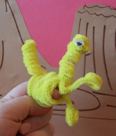 20 Dollar Store Crafts for Kids 3 2 dino puppet05