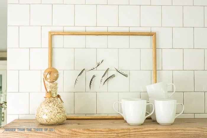 22 Fantastic Feather Crafts 3 2. Simple DIY Feather Art