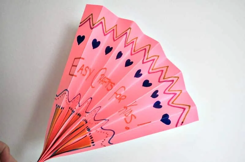 27 Paper Crafts That Will Inspire Anyone 21 20 folded paper fan