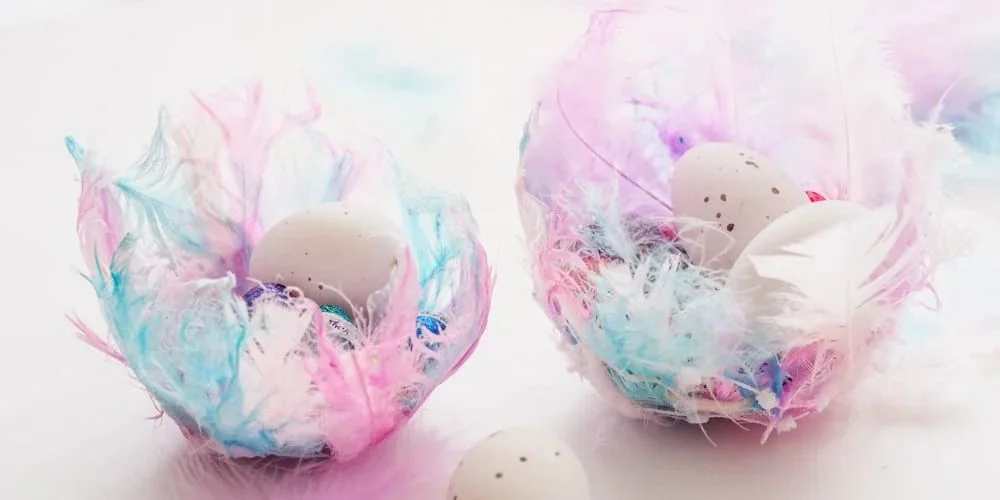 22 Fantastic Feather Crafts 22 21. Easter Birds Nest