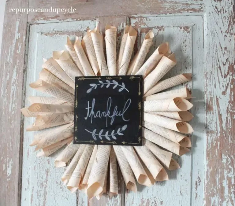 27 Paper Crafts That Will Inspire Anyone 25 24 Book Wreath