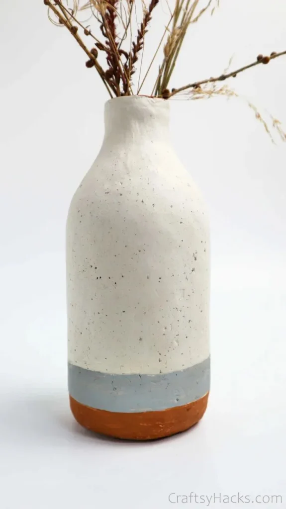 21 Fun Crafts to Do When Bored 16 15. Bottle Vase 1