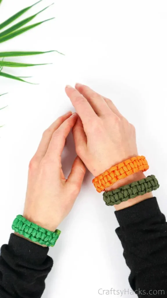 21 Fun Crafts to Do When Bored 4 3. Paracord Bracelet 1